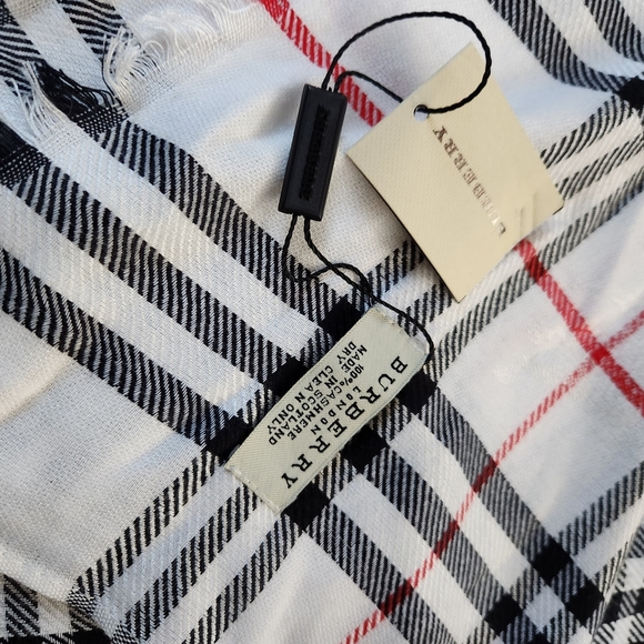 Burberry London 100% cashmere large scarf,wrap. - Picture 4 of 4